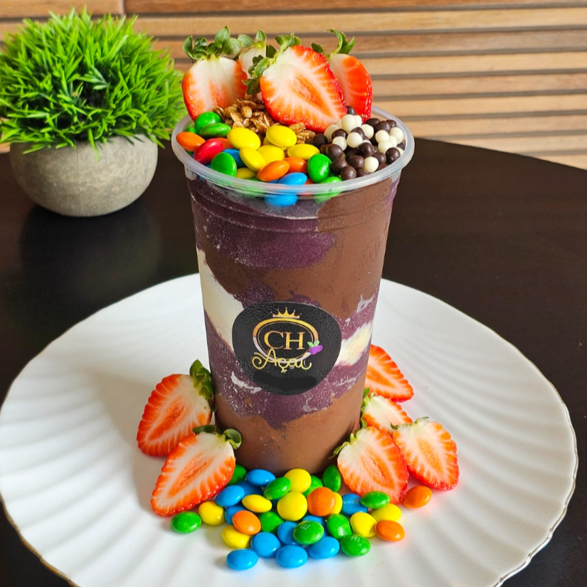 Monte seu Açai Com Mais de 30 opções de Complementos! Monte da Forma e do Gosto que você mais Gosta, com as Opções a Baixo podendo escolher as Frutas e os Doces como desejar.