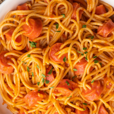 Salchipulpo con Tallarines
