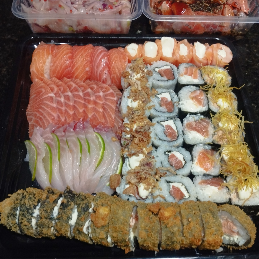 20 sushis variados 5 gunkan de salmão 10 hots 5 niguiris variado 16 sashimis variados