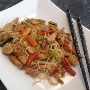 Chop Suey Seco con Pollo Medio