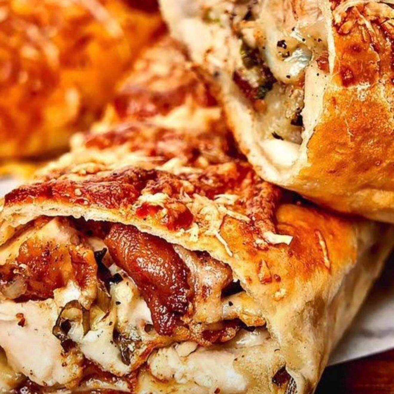 Rollos de pollo y queso mozarella
