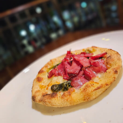 Escarola, bacon, muçarela e cebola