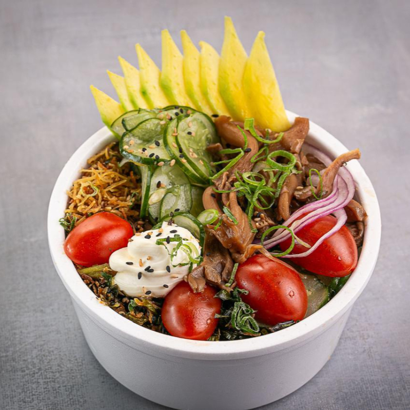 Arroz,shimeji,sunomonu,manga,tomate cereja,cebola roxa,batata frita,couve frita,cebolinha,cream cheese,genilim. Sunomono alteramos itens.