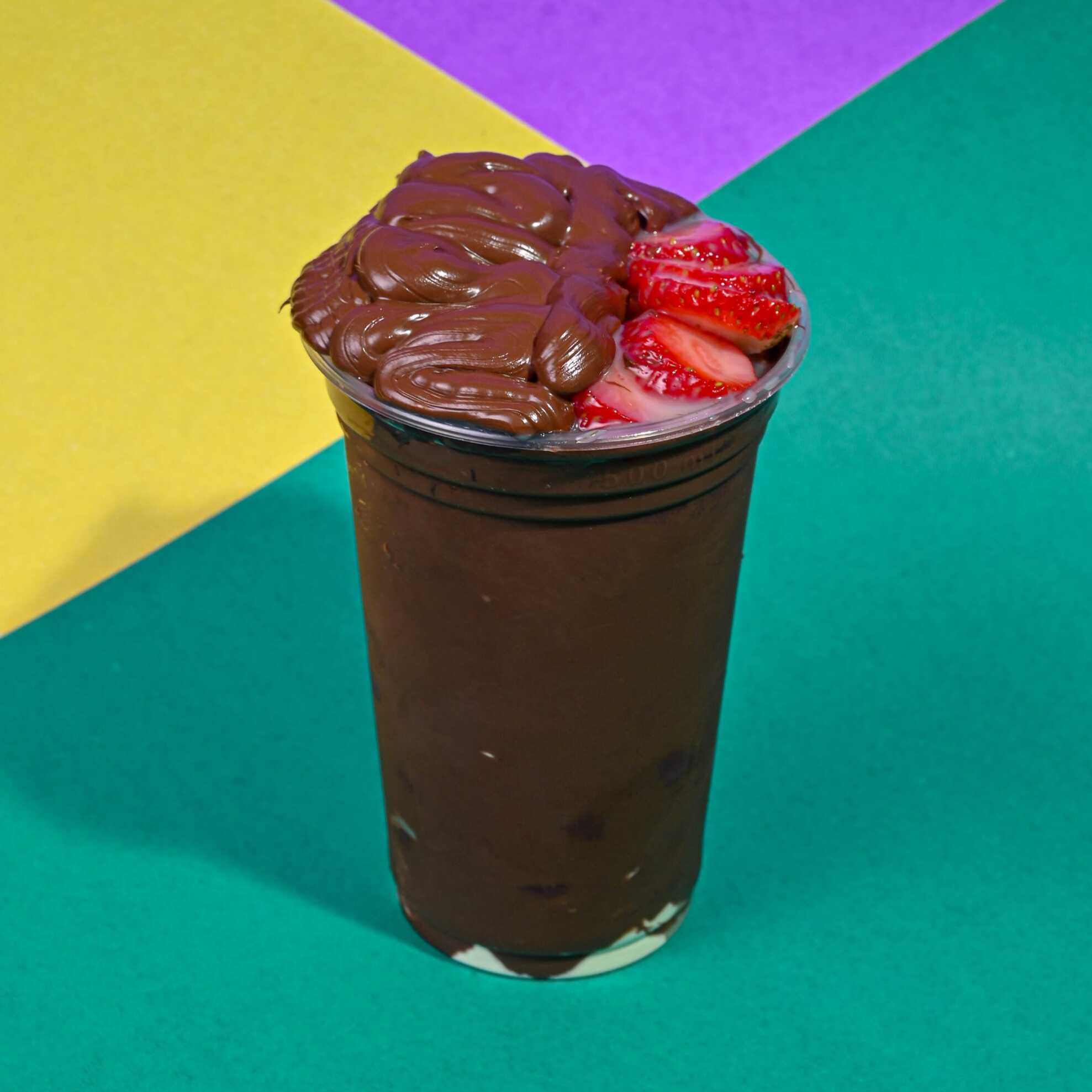 nutella, leite em po, leite condesado, granola, uma fruta