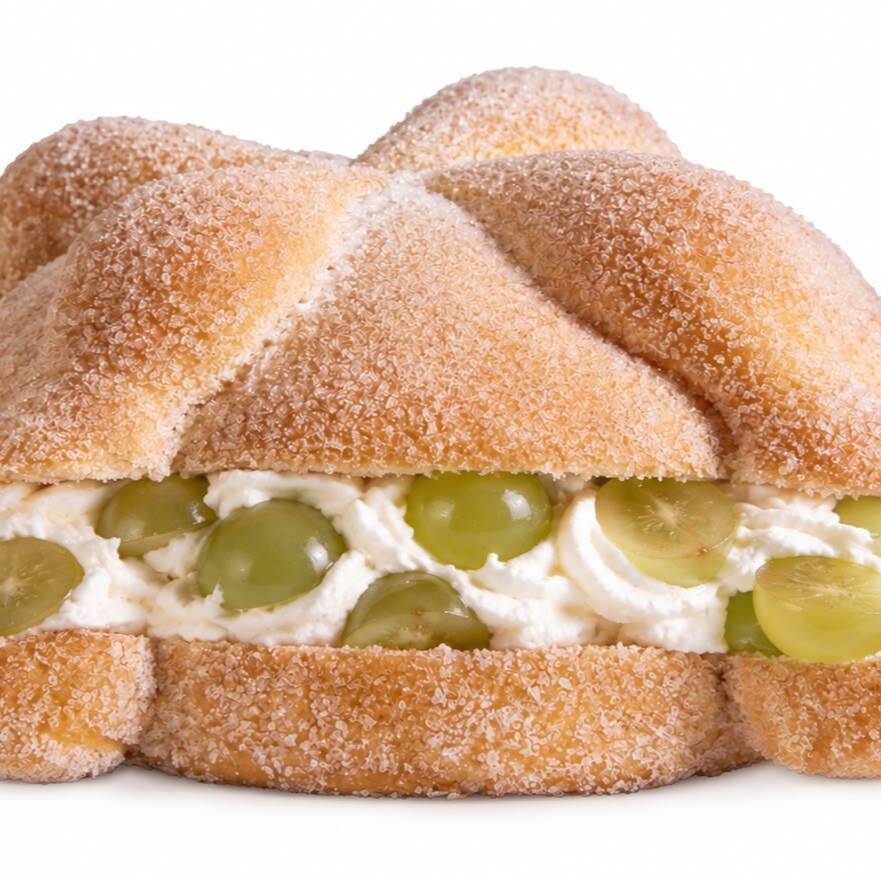 Pan de Muerto Relleno de Uvas con Crema