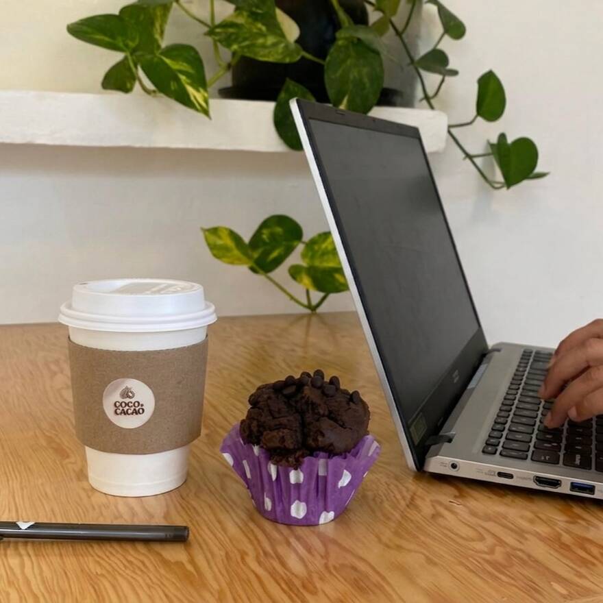 Paquete Animes, Muffin + Bebida Caliente