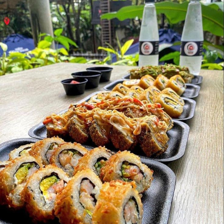 40 Piezas Sushi + 4 Gyozas + 4 Té Fríos