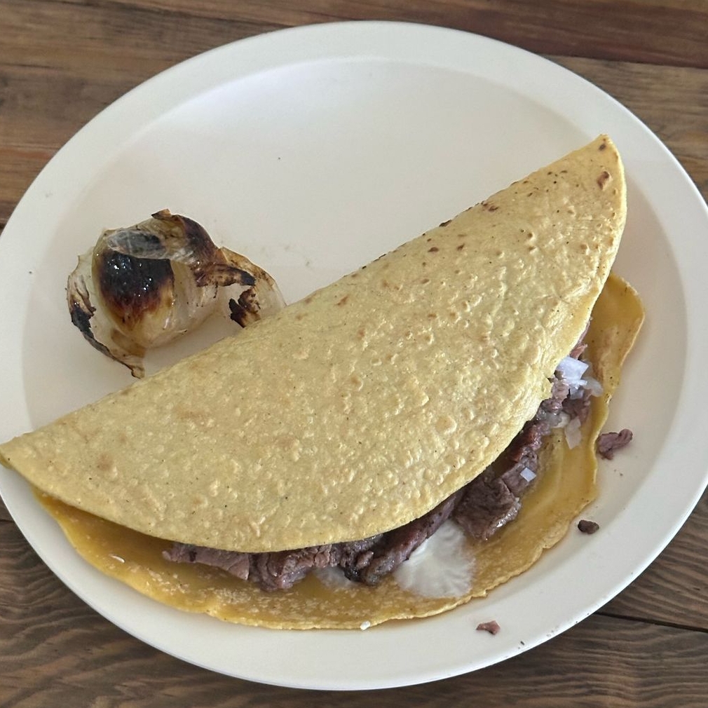 Combo de Quesadilla de Adobada + Agua Fresca