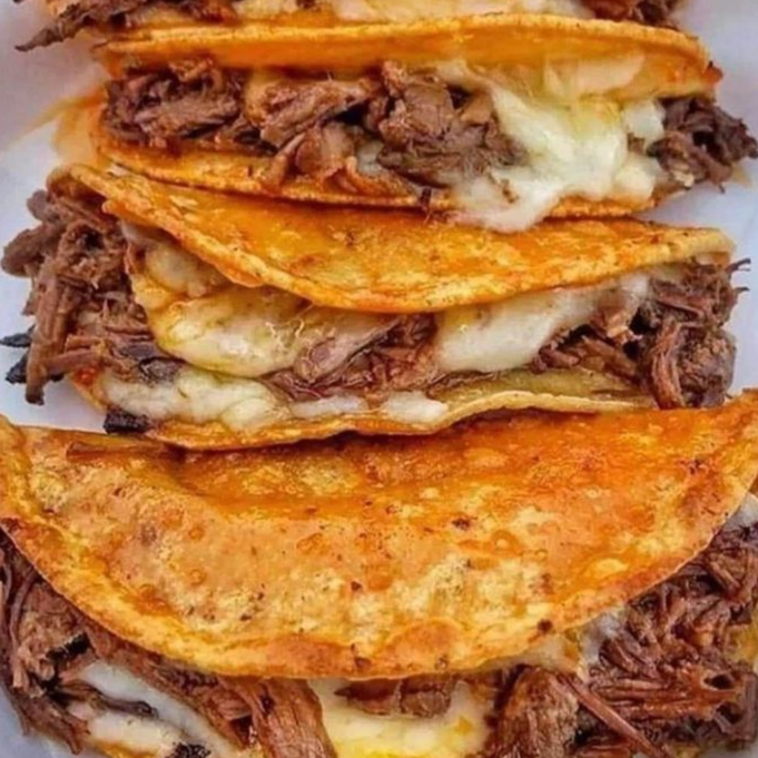 Quesa Birria de Maíz