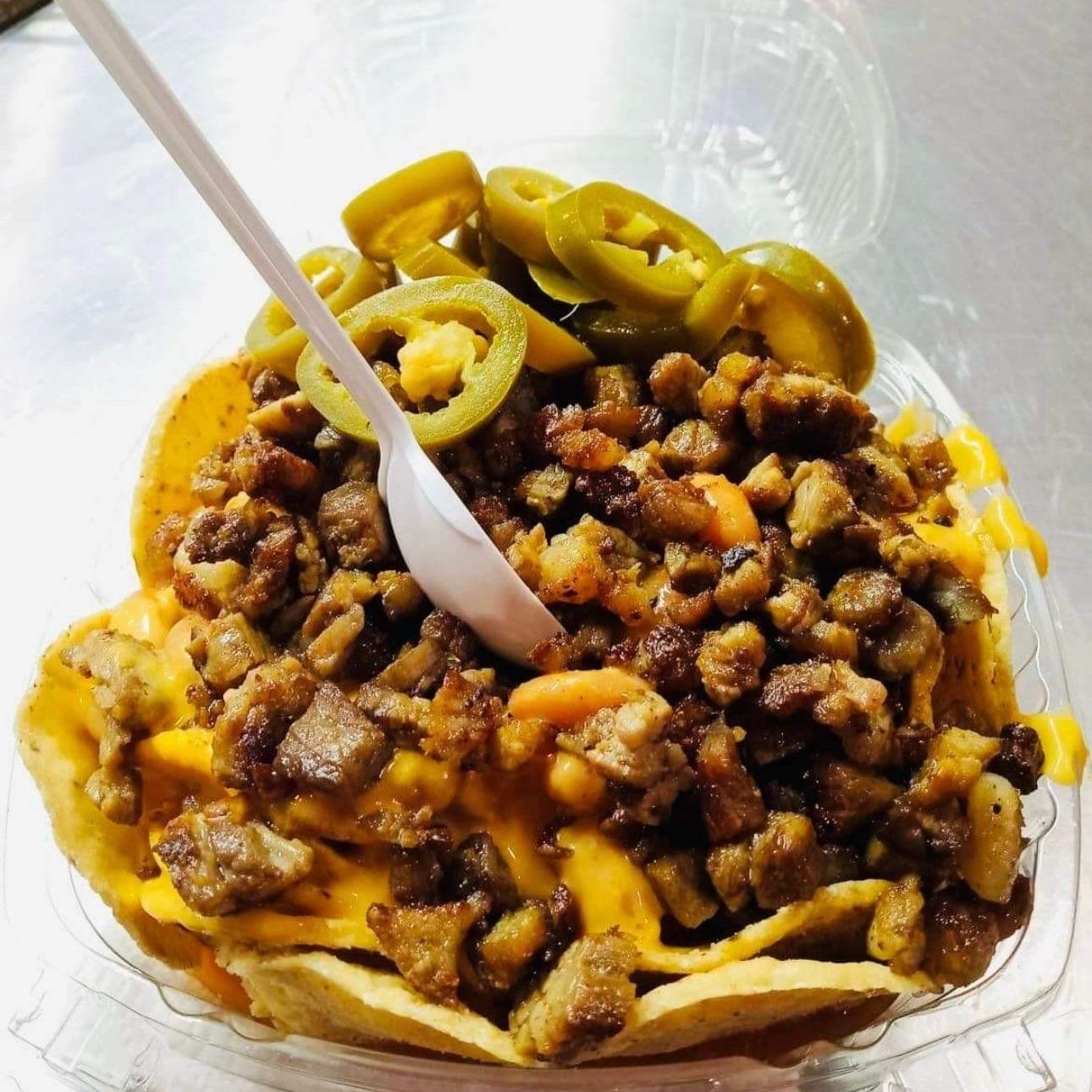 NACHOS CON CARNE ASADA