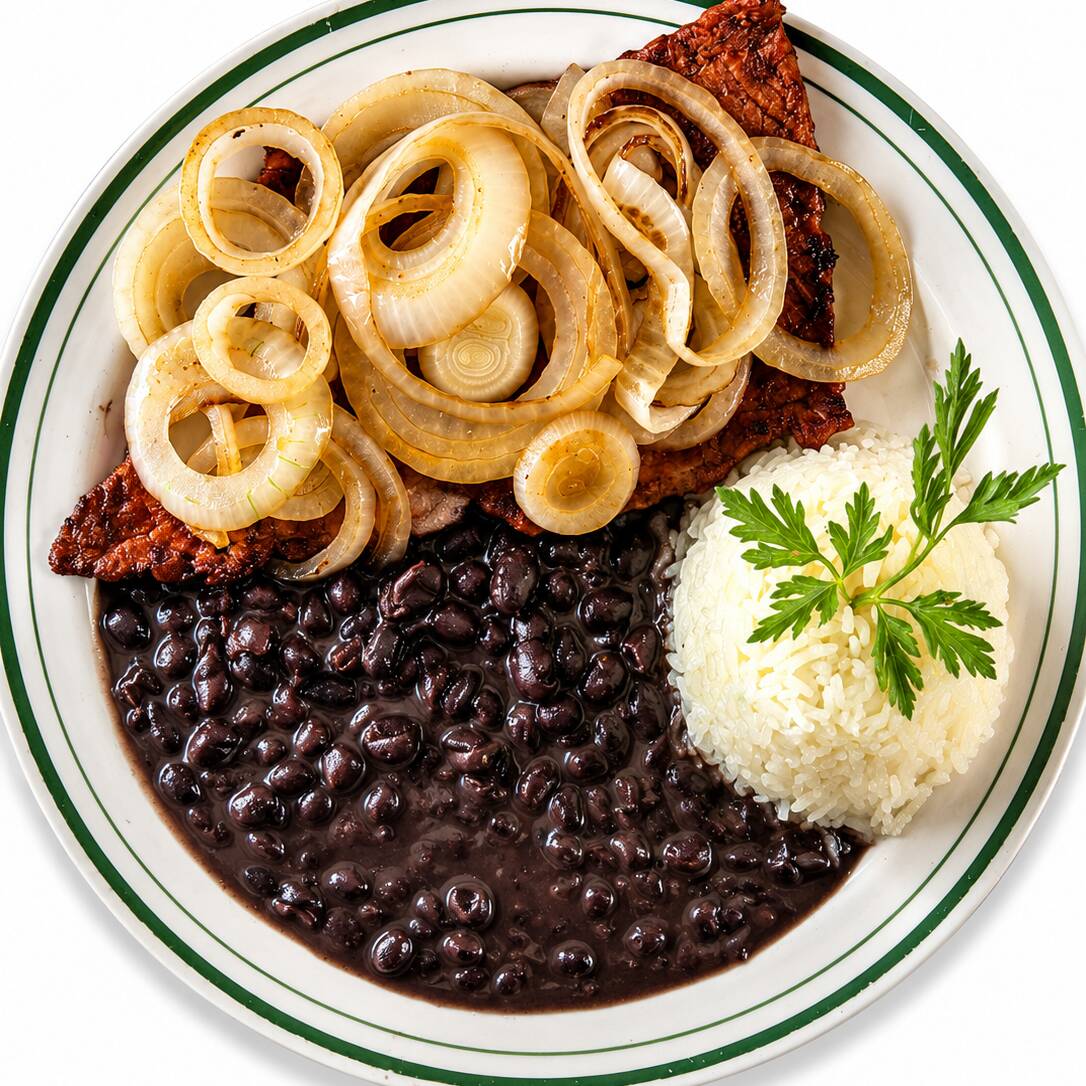 Cecina Encebollada con Frijol y Arroz