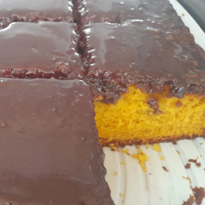 Bolo de cenoura com cobertura de chocolate (1 fatia )