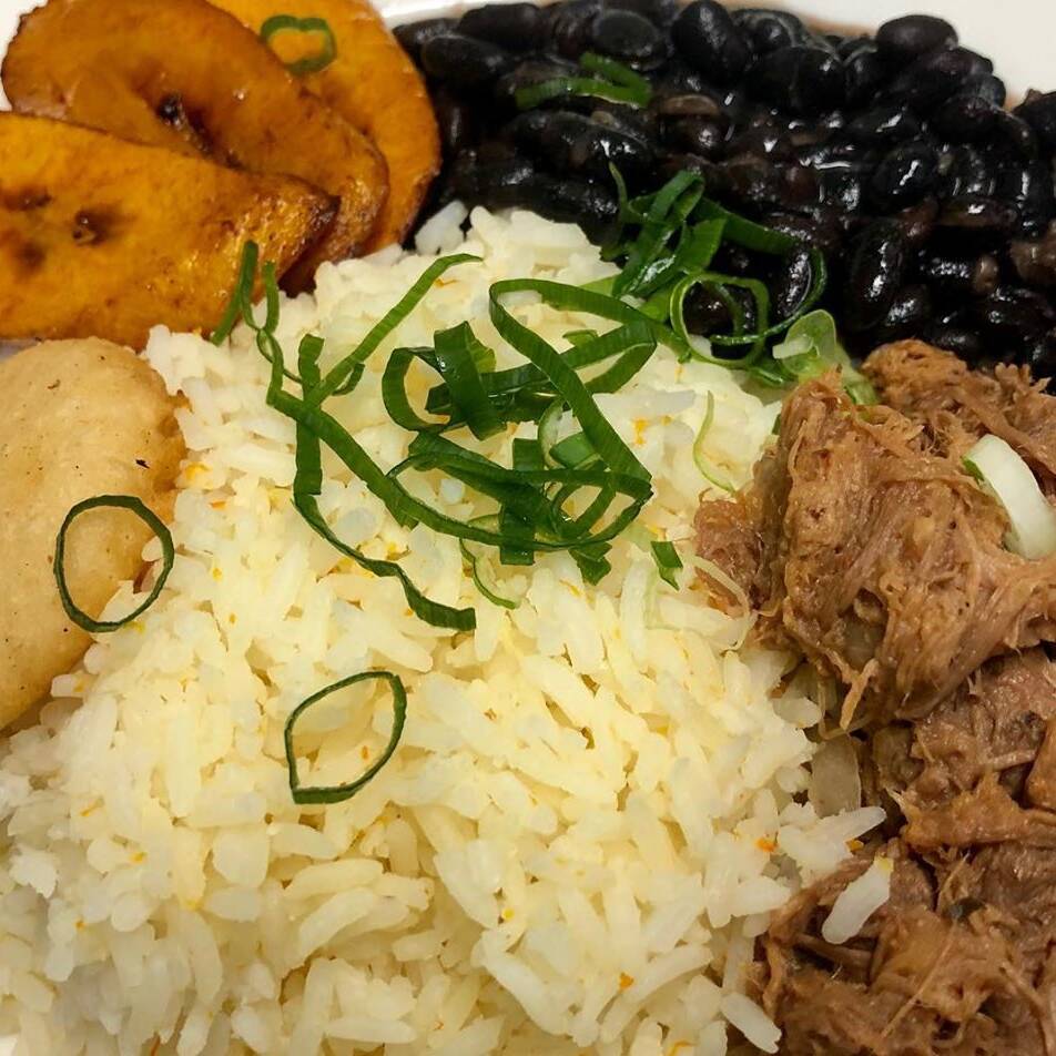 Casado Venezolano Pabellón + Refresco del día