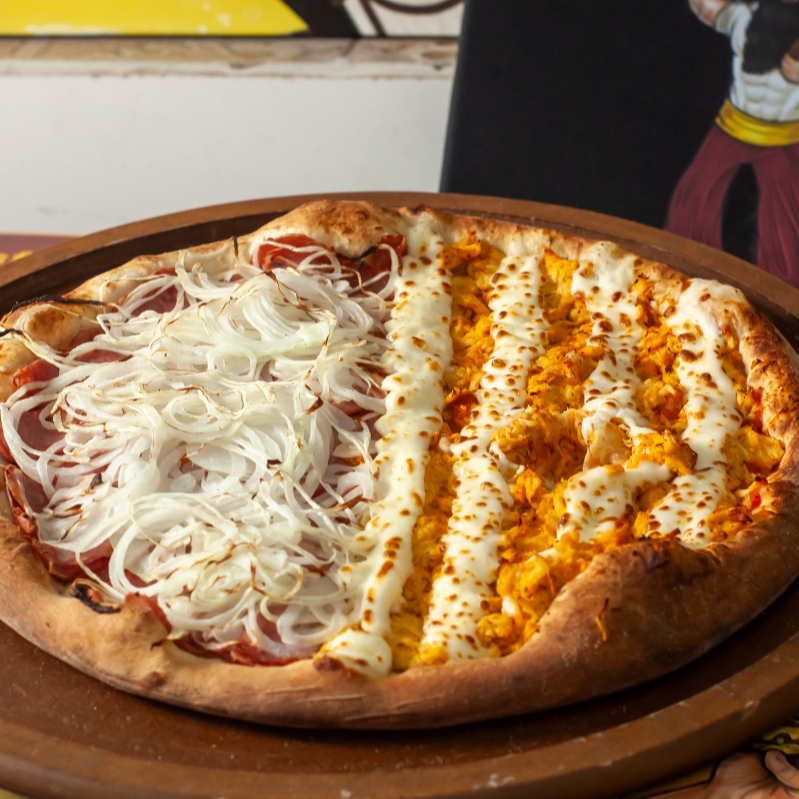 Pizza individual de aproximadamente 25cm com 4 fatias