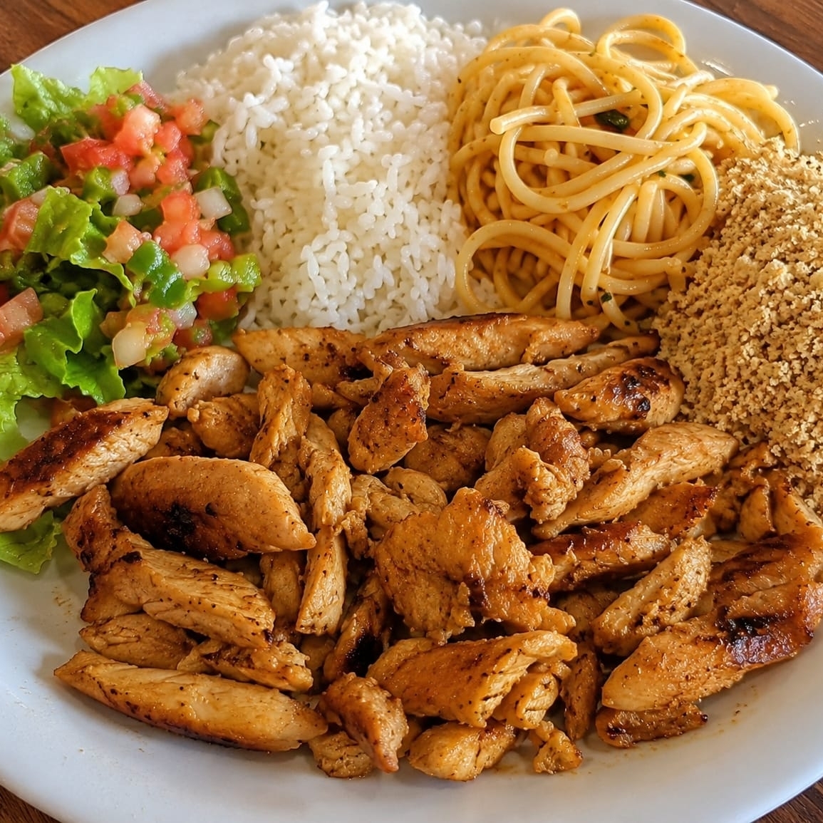 Acompanhamento: Arroz, Macarrão, Farofa, Vinagrete