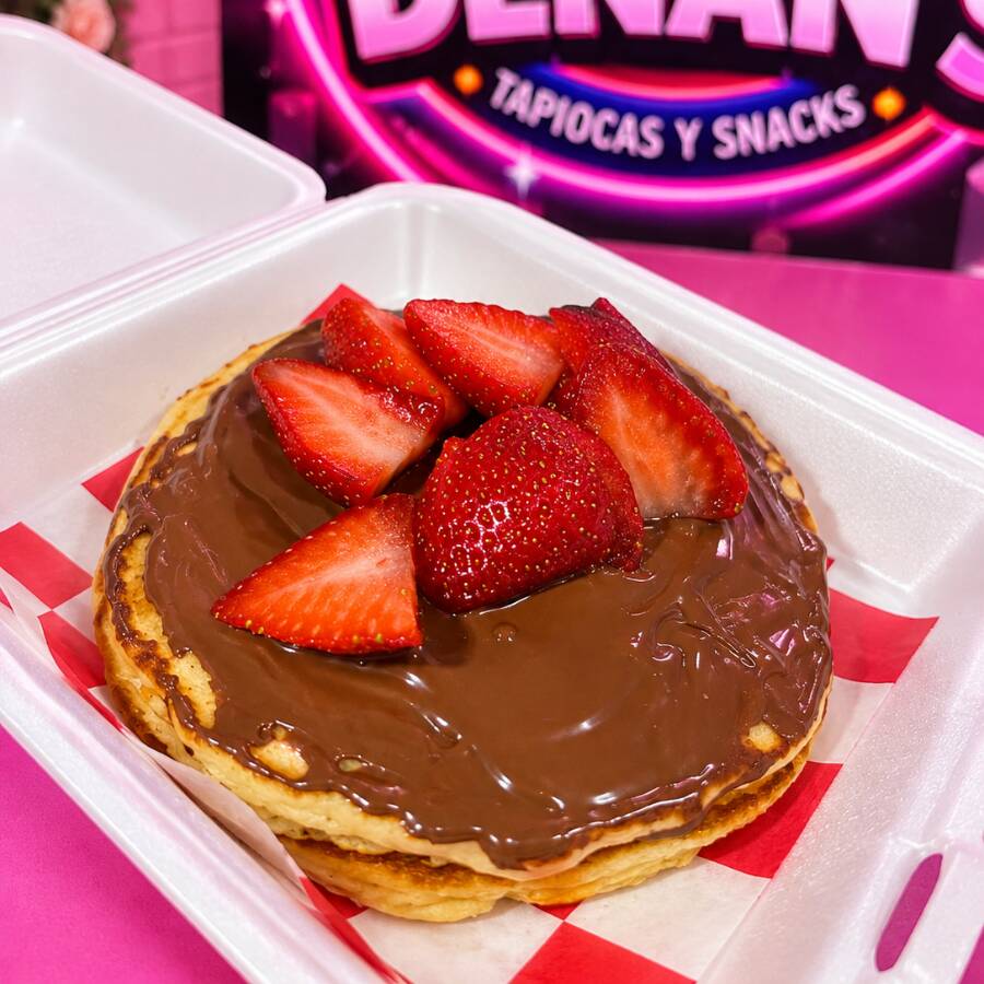 Hot Cakes Con Nutella, Fresa y Platano