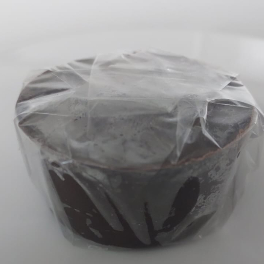 Pão de Mel caseiro, com ingredientes selecionados: Açúcar Mascavo, Cravo, Canela e Mel, com Recheio de Doce de Leite. Peso aproximado de 70 gramas. ###Tags### bolo no pote bolo vulcao cenoura Ninho chocolate bombom aberto copos da felicidade morango uva coxinha de morango chocolate Ninho Oreo chocolate ao leite leite condensado coco beijinho brigadeiro gourmet tradicional moranguinho churros Nutella 2 amores meio amargo coco queimado presente na caixa promoção cupon cupom oferta desconto como taxa gratis entrega rapida Nutella brownie braunie brawni Ninho doce chocolate brigadeiro docinho donuts docino sobremesa bolo de pote copo da felicidade caseiro banoffee morango Ouro Branco galak Sonho de Valsa choquito ferreiro rocher trufa.