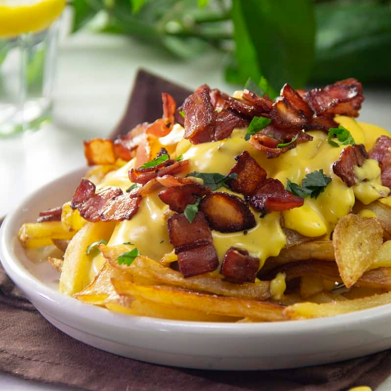 Papas a La Francesa + Topping Cheddar y Tocineta