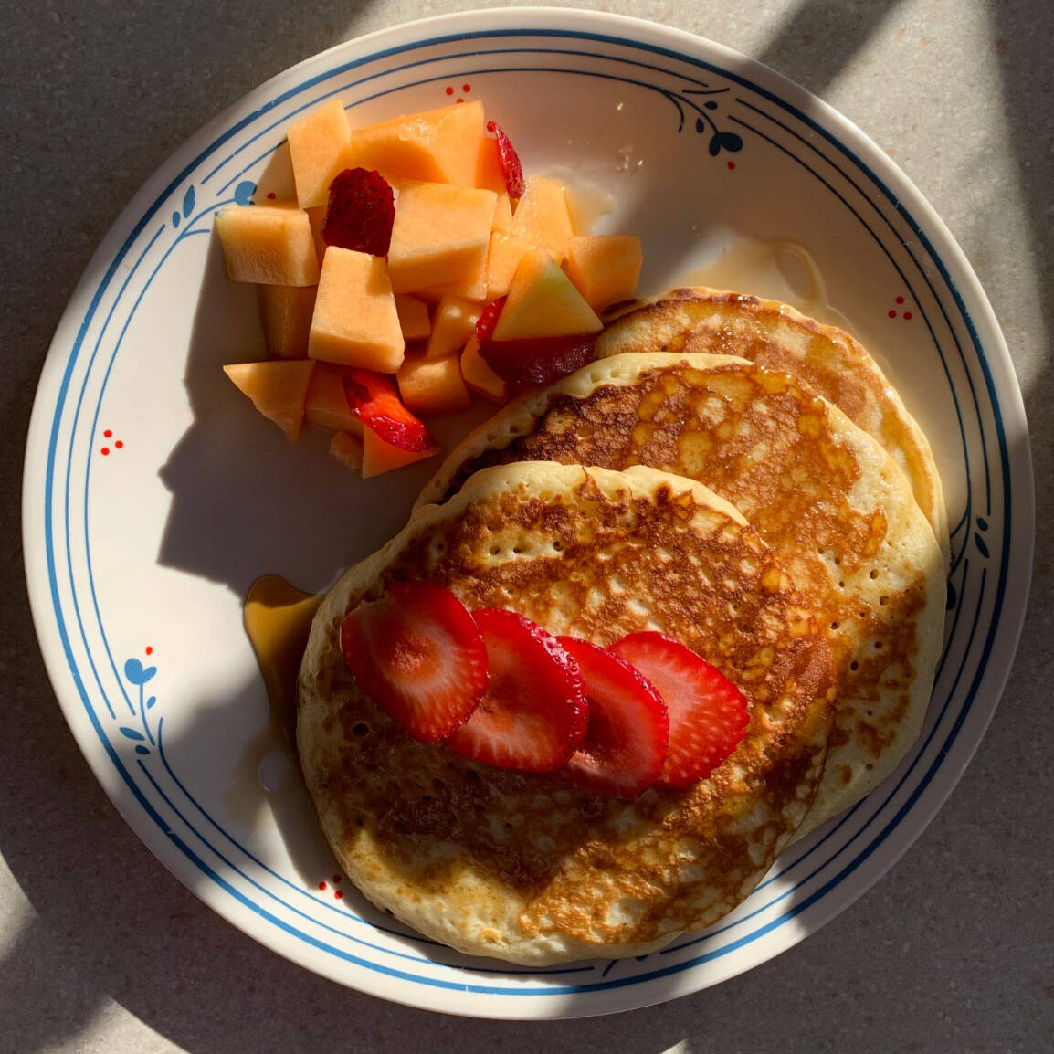 Hot Cakes con Fruta 3pzas