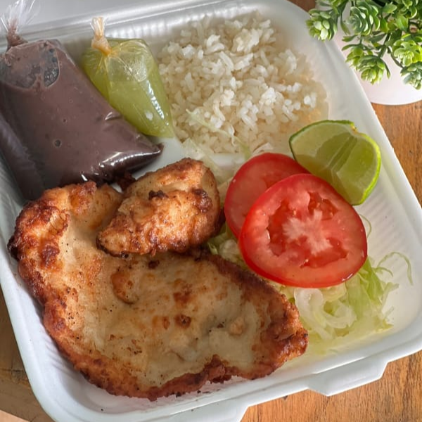 Milanesa de Pollo Empanizada