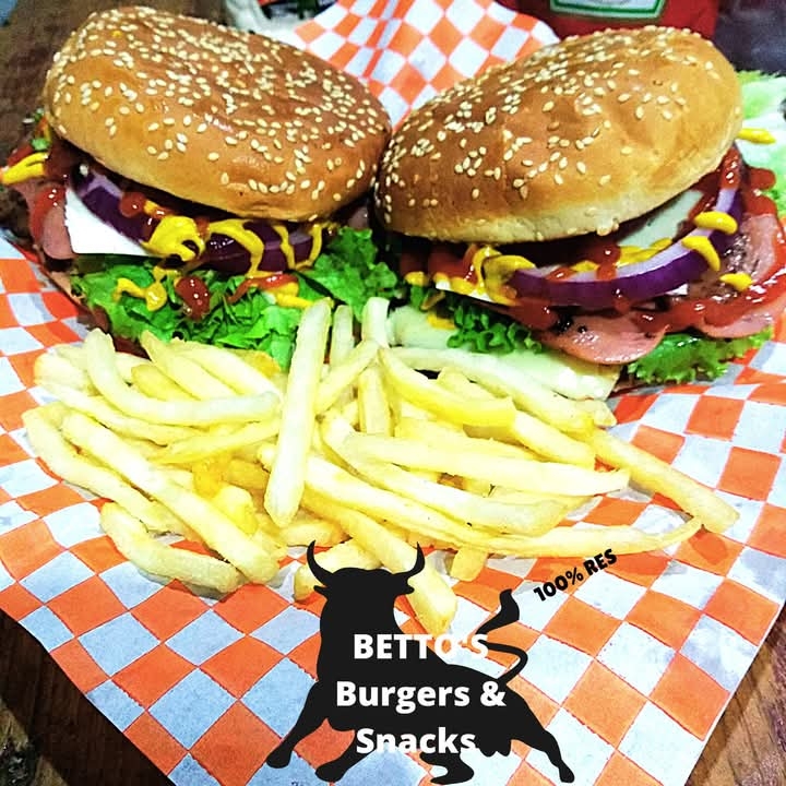 3 HAMBURGUESAS + PAPAS FRITAS