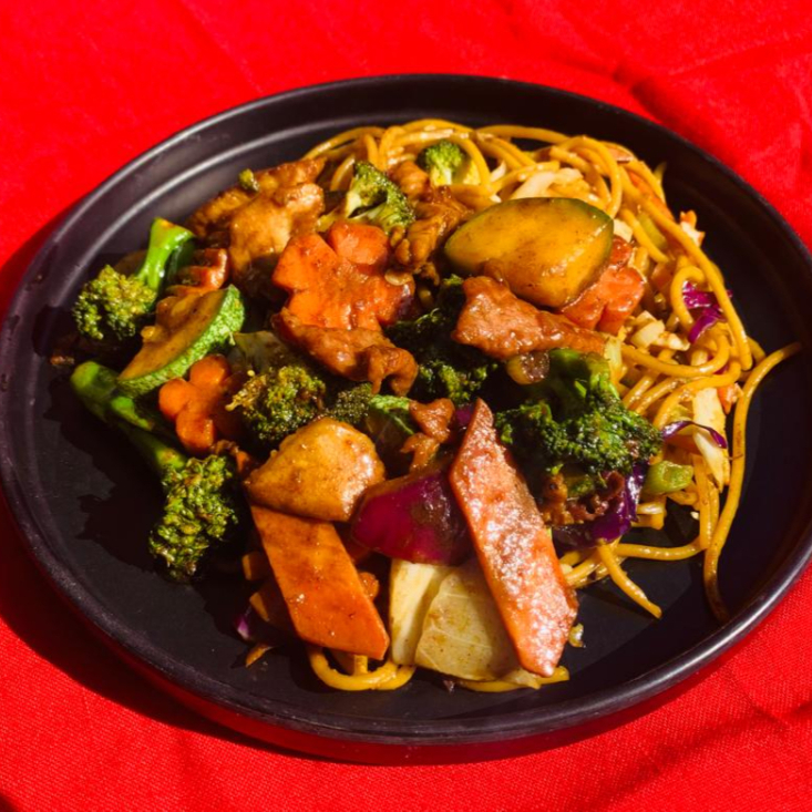 Vegetales Pollo con Espagueti