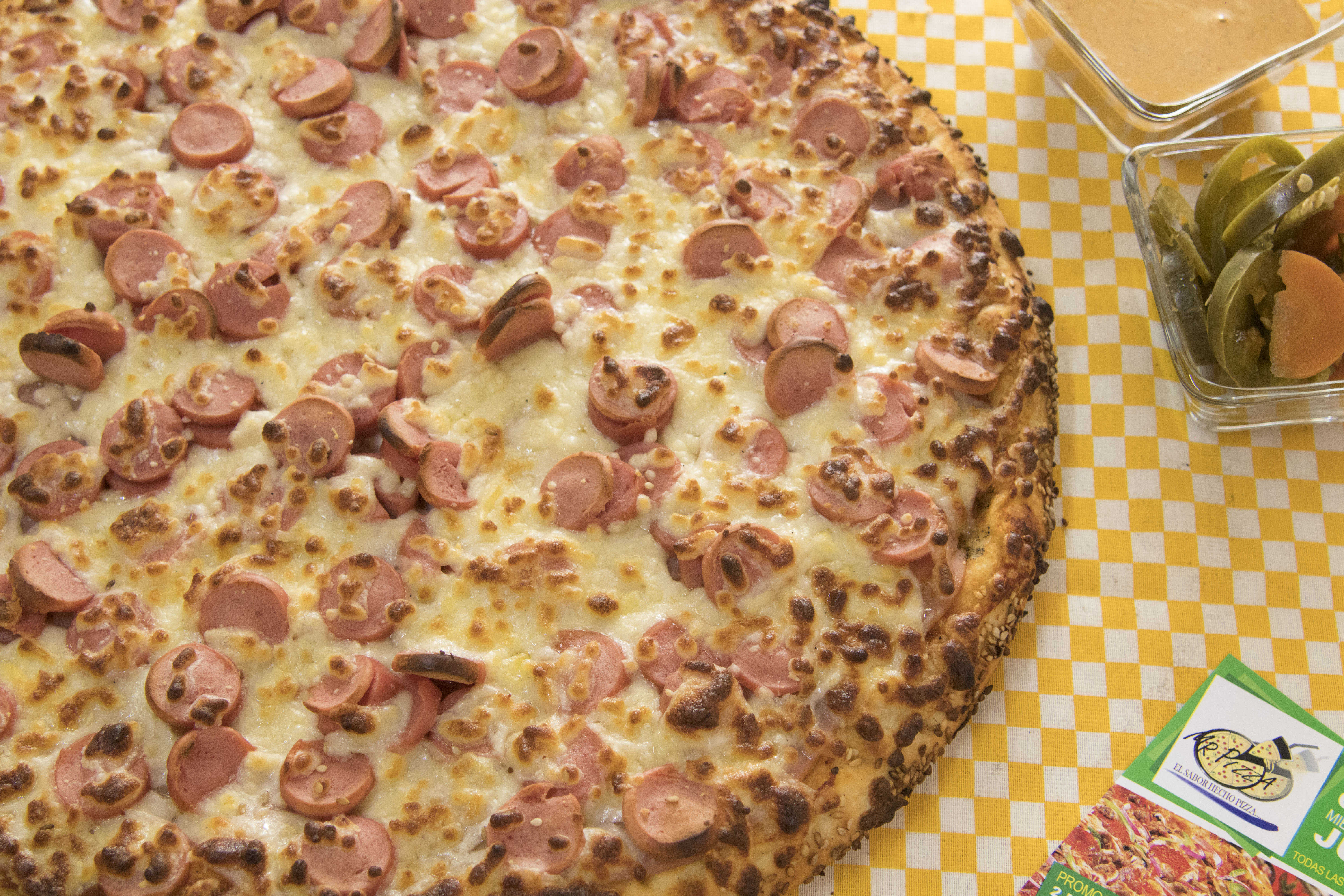 Pizza americana - Jamón y Salchichas