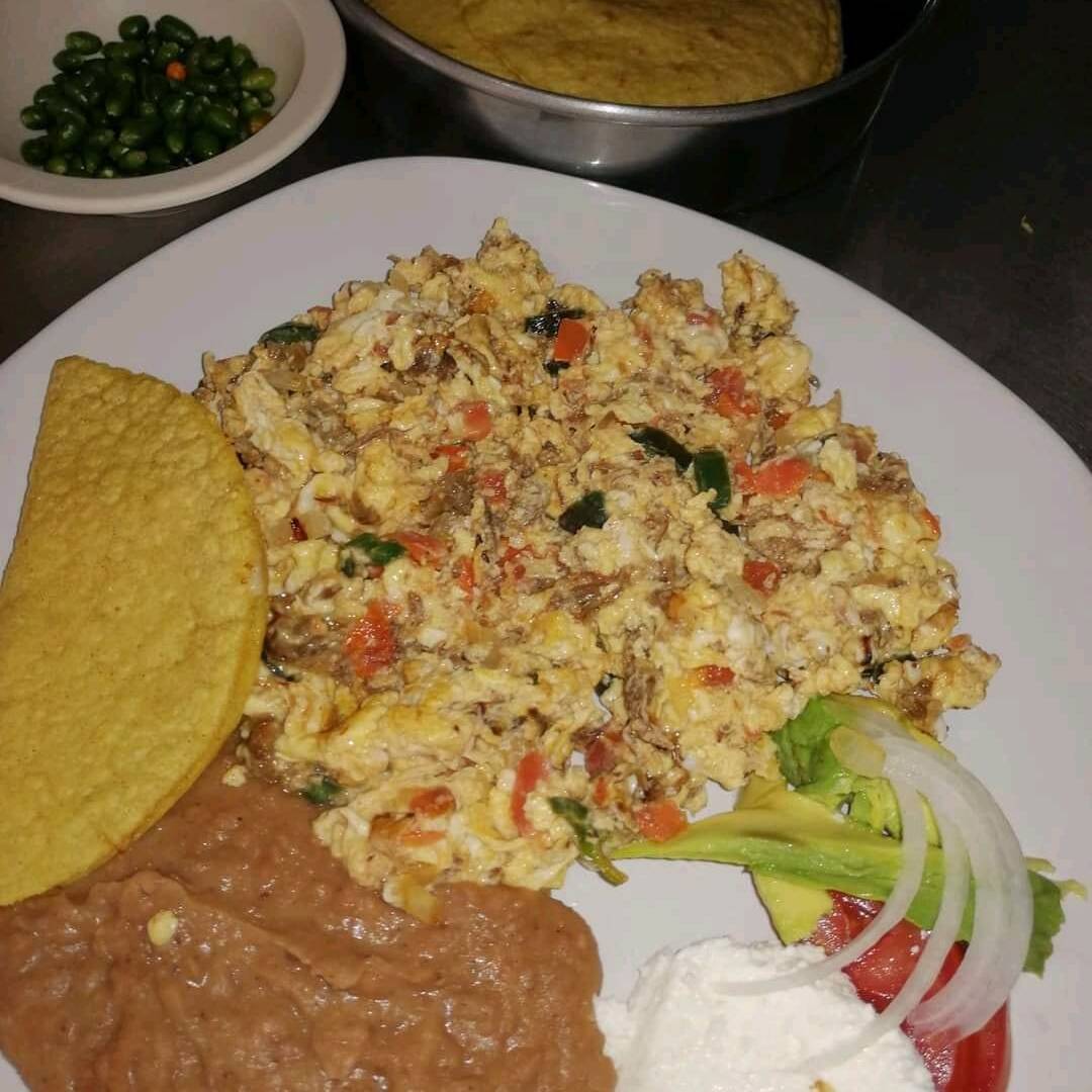 Huevos con Machacado a la Mexicana