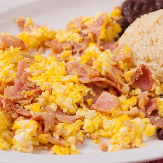 HUEVOS CON JAMON+ Te Frío de 500ml