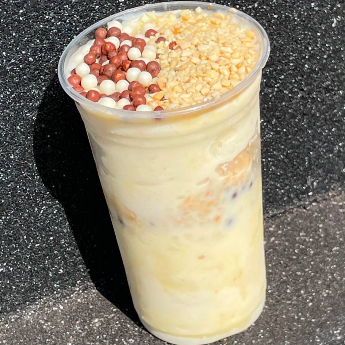 CUPUAÇU , CREME DE NINHO, CHOCOBOLL , AMENDOIN E LEITE CONDEÇADO
