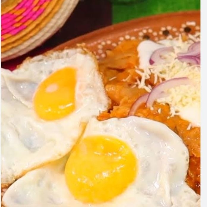 Chilaquiles con Huevo Estrellado