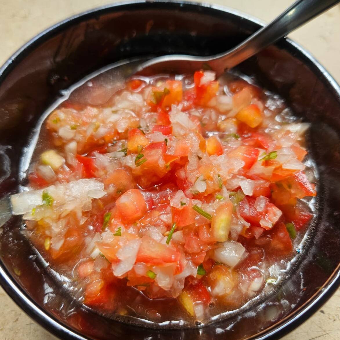 Preparado com ingredientes frescos e selecionados, cortadinhos e temperados com azeite,vinagre e sal.
Leve saboroso e feito com carinho para dar aquele toque especial ao seu pastel