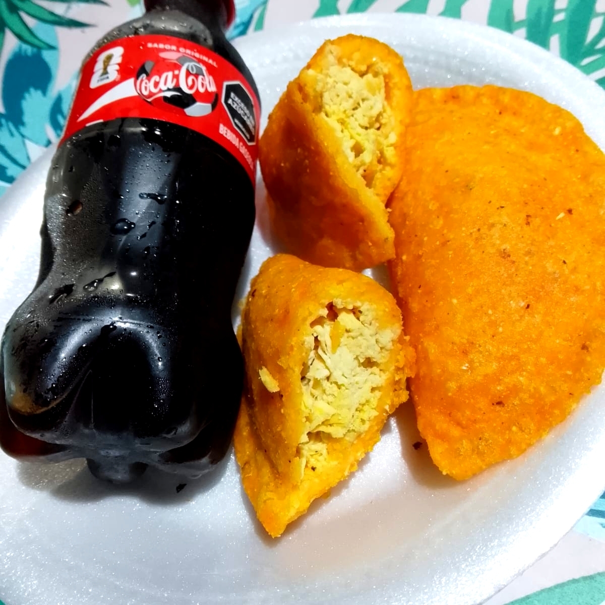 EMPANADA DE POLLO×2 + COCA-COLA 250ML
