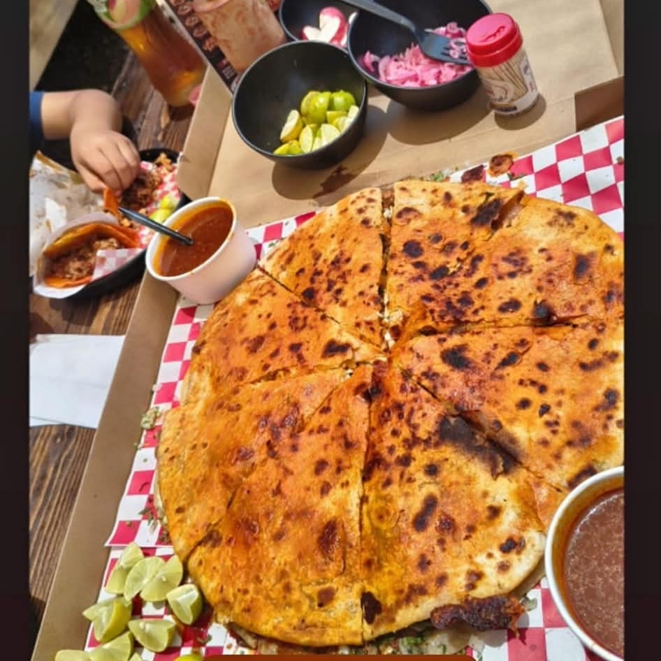 Pizza La Tuya