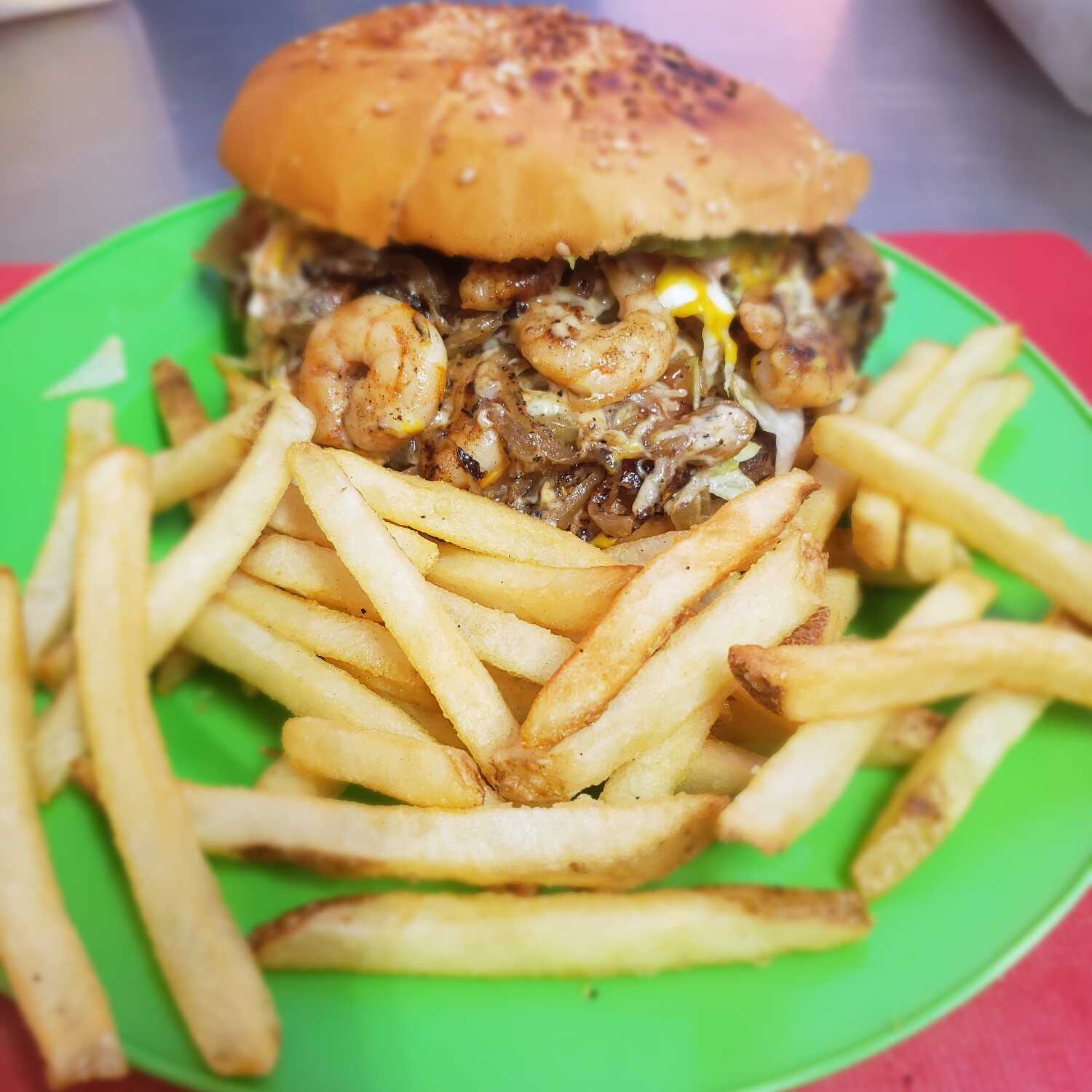 Combo Hamburguesa de Camarón y Papas