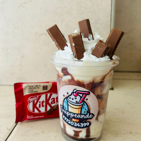 Fresas con Crema y Kit Kat Chicas