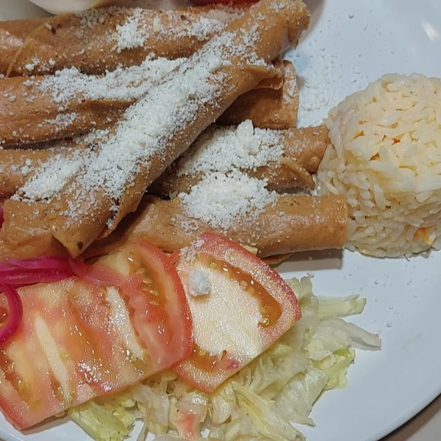 FLAUTAS DE QUESO PANELA 5 PIEZAS