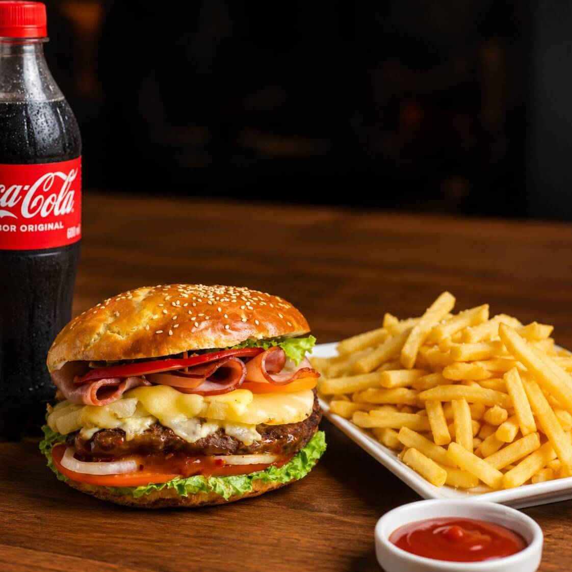 Hamburguesa Hawaiana, Papas y un Refresco