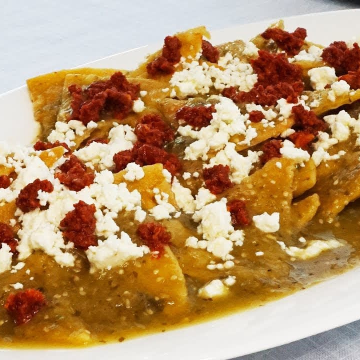 Chilaquiles Suizos mas Bebida