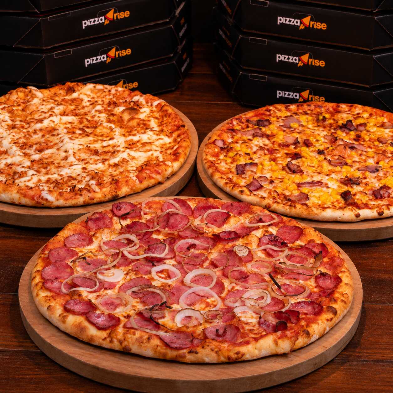 Escolha 3 pizzas grandes (35 cm) nos seus sabores favoritos e aproveite com a galera pagando menos!