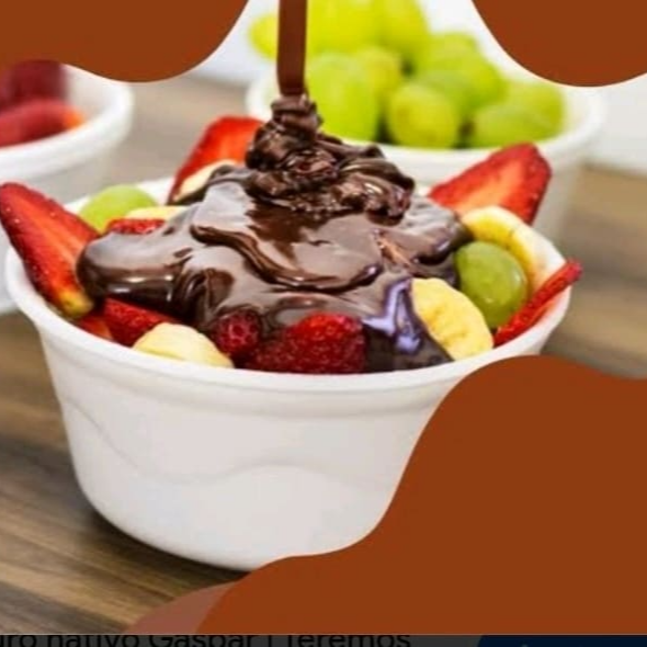 Uma deliciosa tigela de Frutas coberta com leite condensado e pode adicionar mais uma cobertura Gourmet!!!
