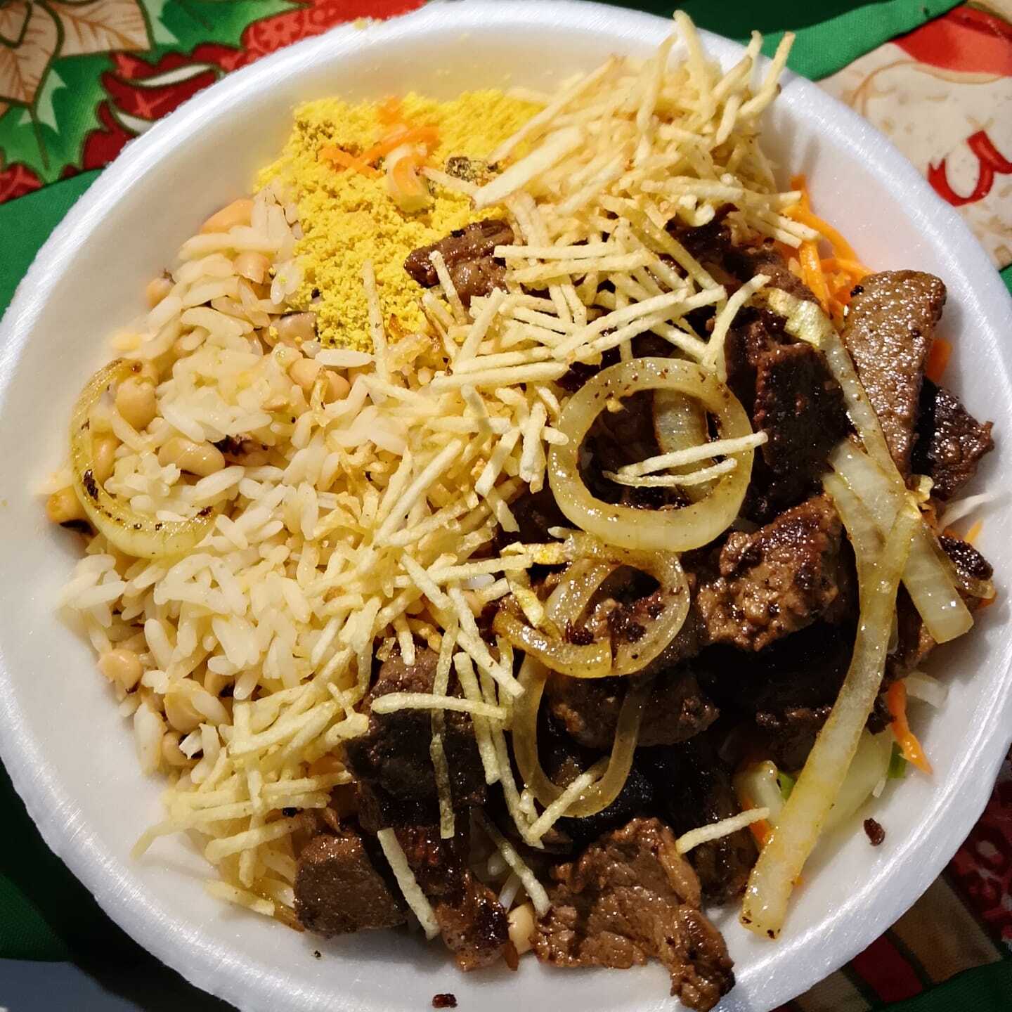 Acompanha, baiao , salada e farofa