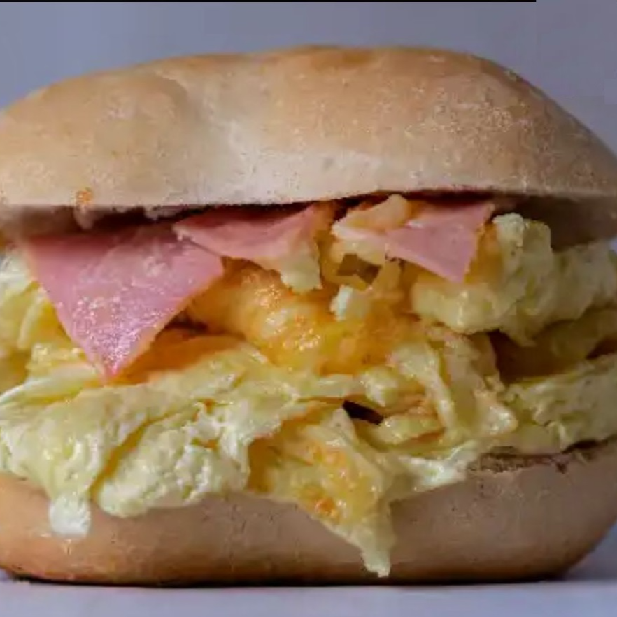 Pan con Omelette Huevo y Jamón