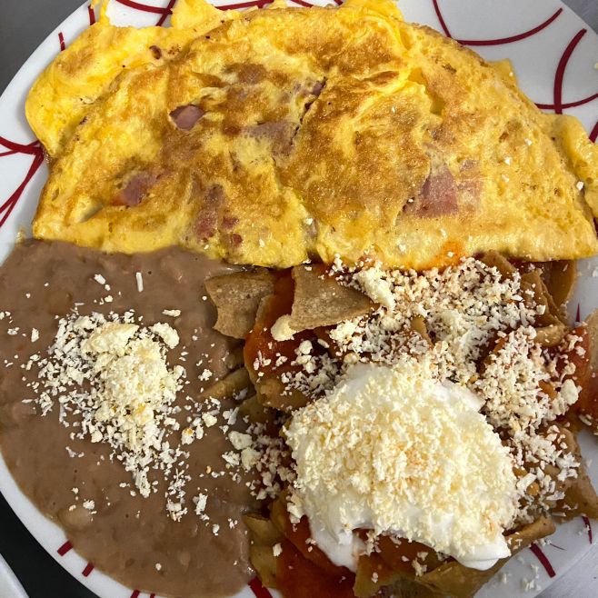 Huevos Al gusto + Agua del Dia Chica