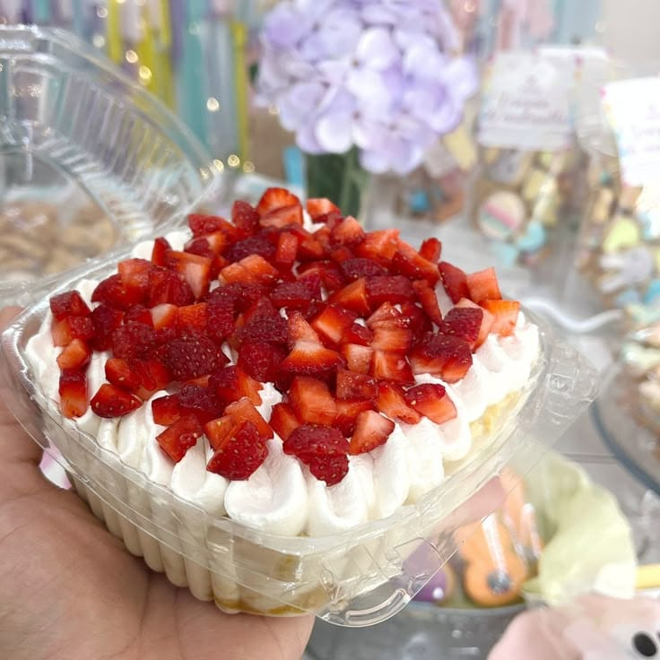 Charola de Fresas con Chantilly
