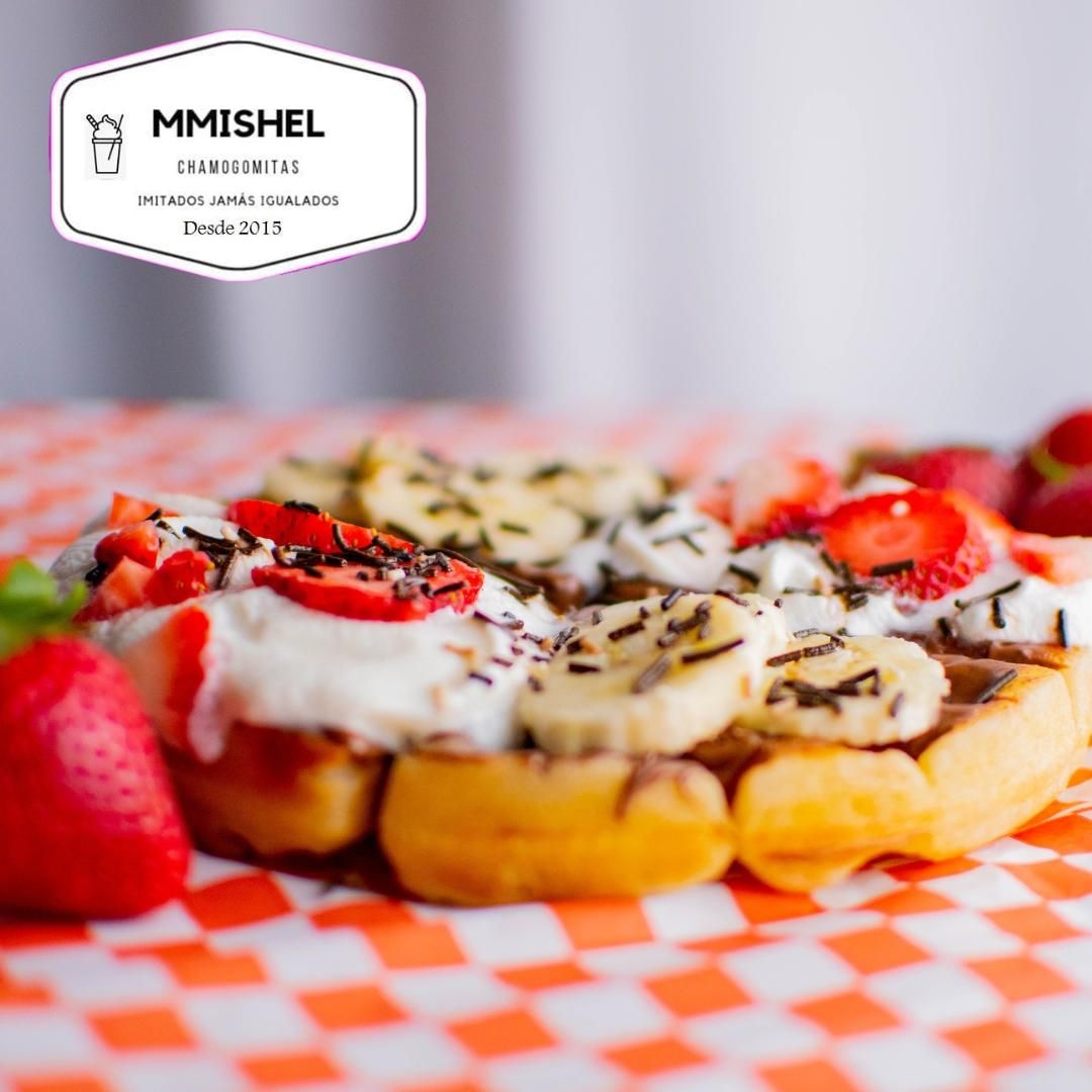 Waffle de Lechera con crema batida y fresa natural