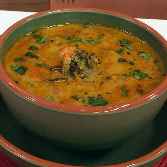 Caldo de Sururu cremoso feito com Sururu, leite de coco, amendoim, castanha, azeite de dendê servido em embalagem de 200 ml.