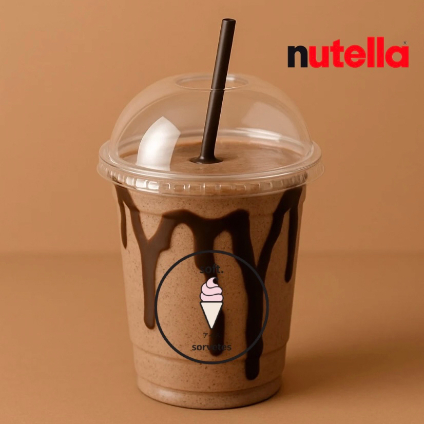 Nosso Soft.Shake alla Nutella®️, é uma inebriante combinação de sorvete de baunilha cremoso, batido com leite integral, e generosas porções de Nutella®️. A textura suave e aveludada, com o toque único e irresistível da Nutella®️, tornam este Milkshake uma tentação praticamente impossível de resistir. Imagem meramente ilustrativa.