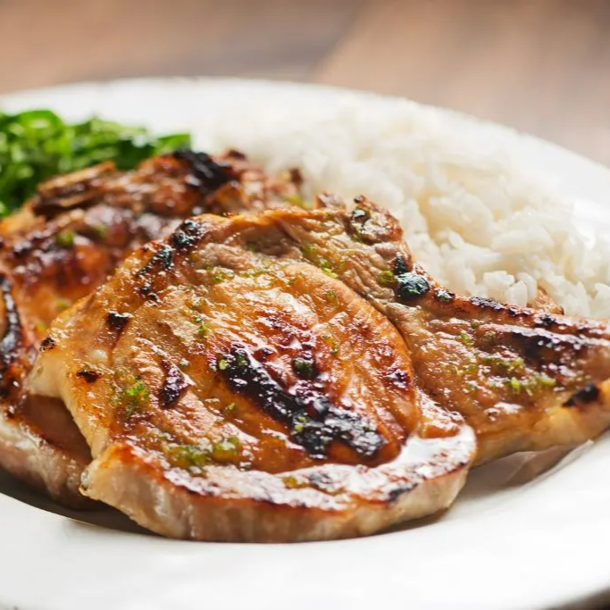 arroz, feijao, farofa, salada e batata frita