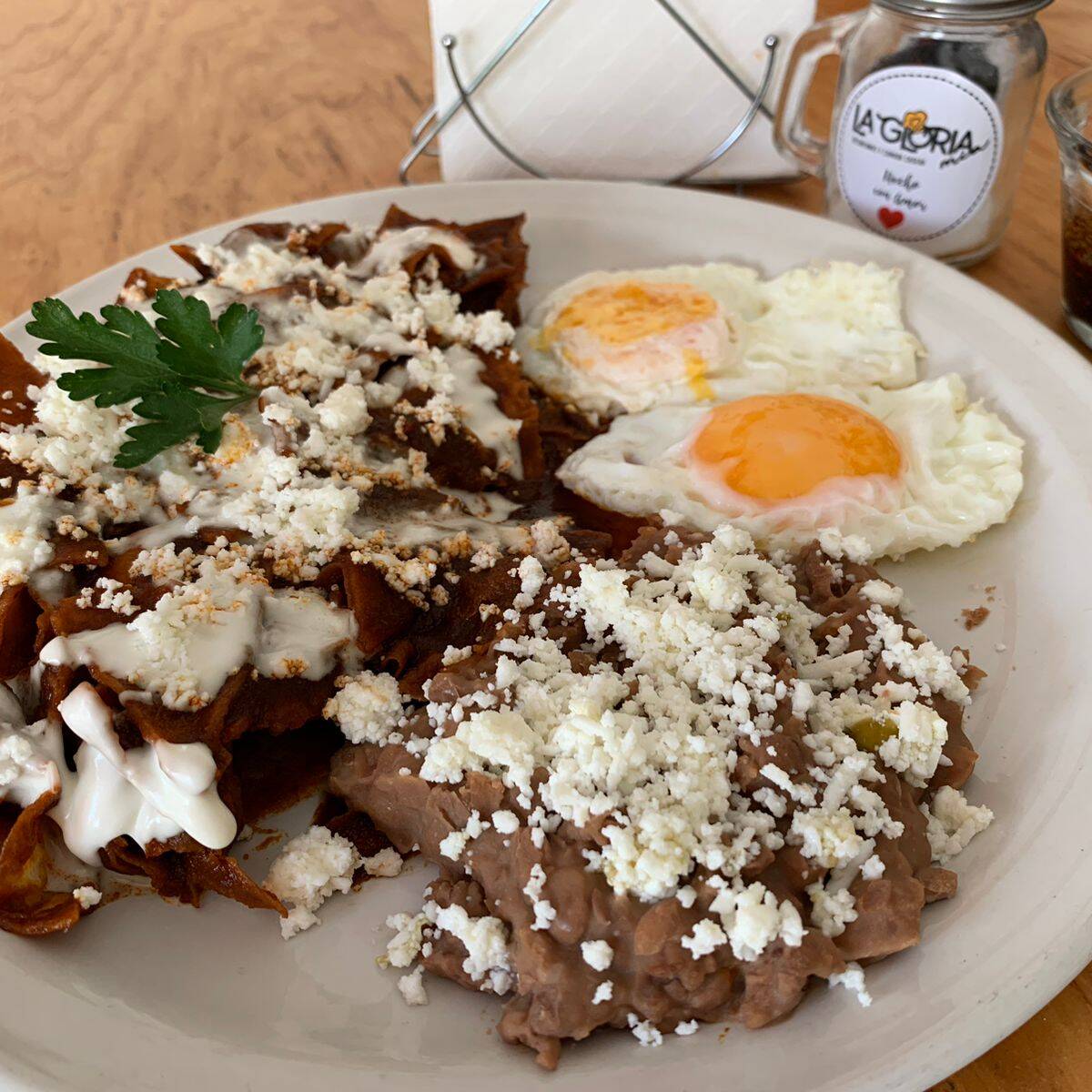 CHILAQUILES EN SALSA DE PASILLA